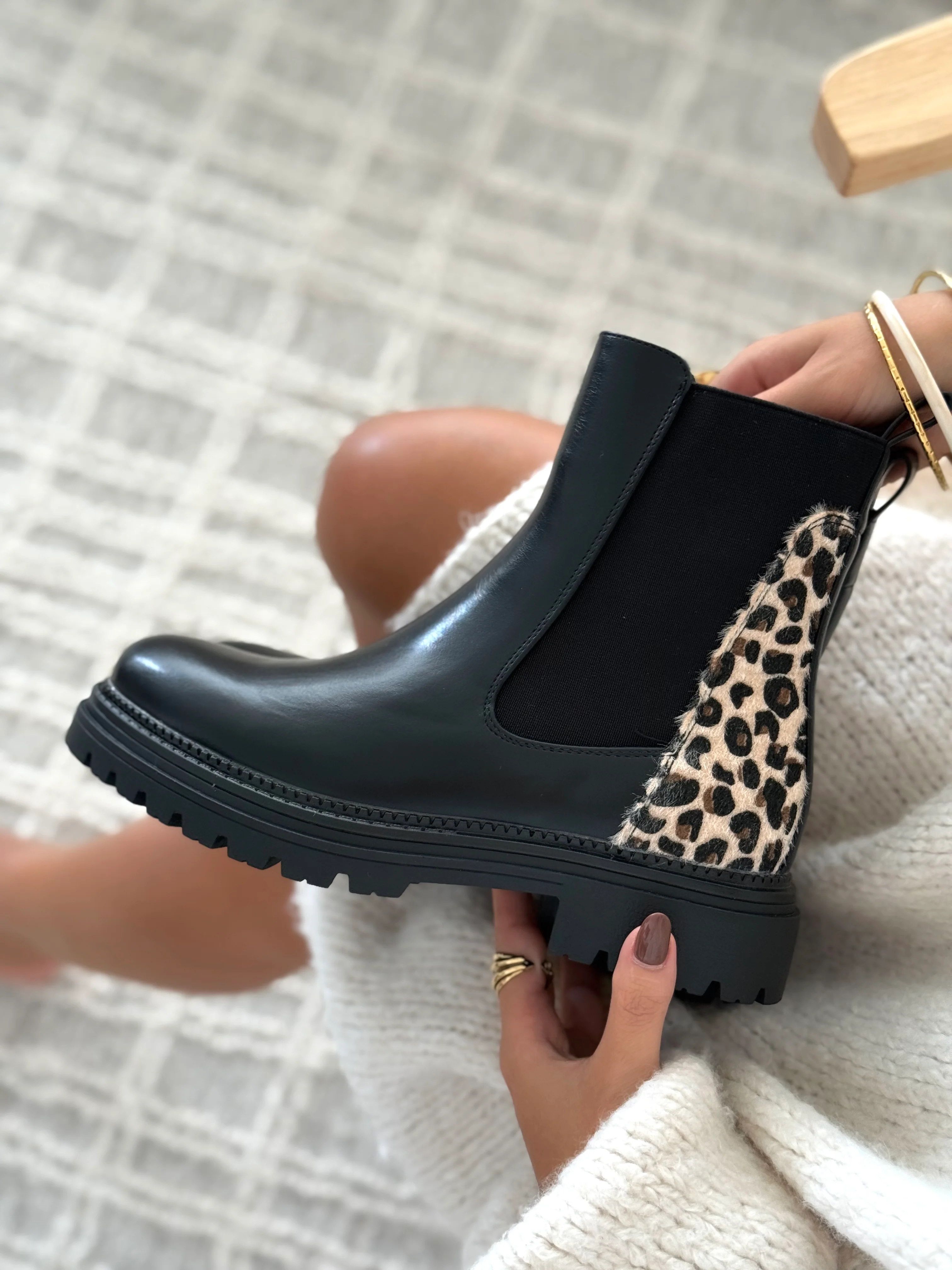 BOTTINES PLATES